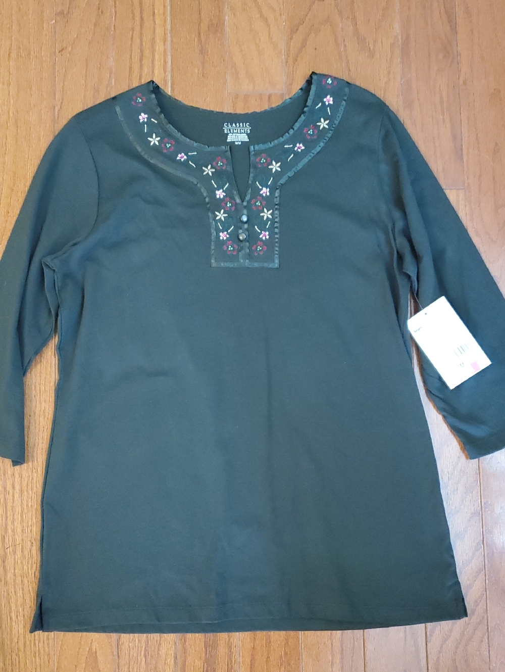 NWT Classic Elements woman's top Cotton Embroidered Green 3/4 Sleeve Medium